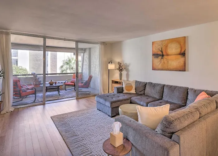 Lounge Poolside: 1 Mi To Old Town! Scottsdale