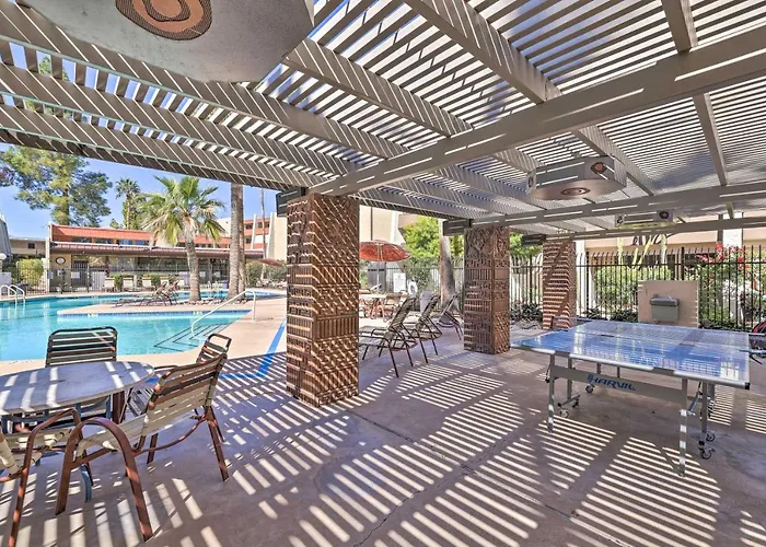 Lounge Poolside: 1 Mi To Old Town! Scottsdale