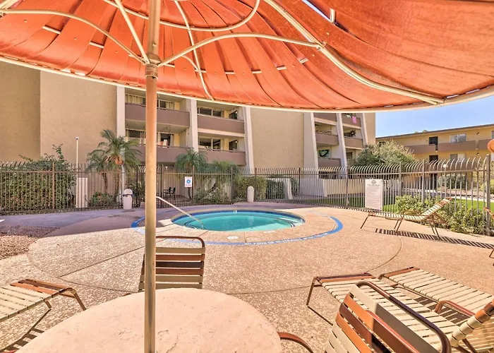 Lounge Poolside: 1 Mi To Old Town!