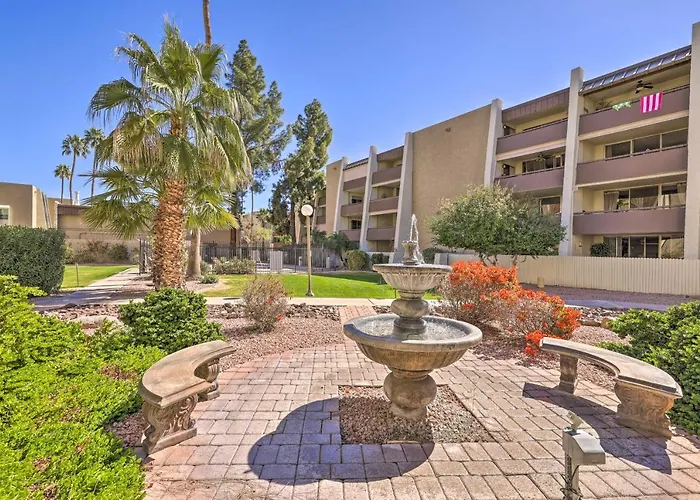 Lounge Poolside: 1 Mi To Old Town! Scottsdale